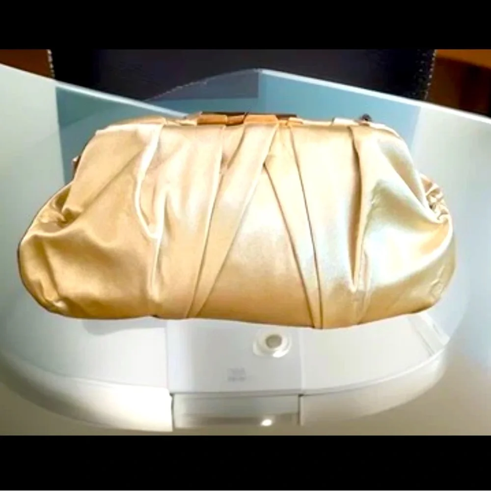 Badgley Mischka Gold Clutch Vintage Elegant Style Floral Pearls Rhinestones NWT